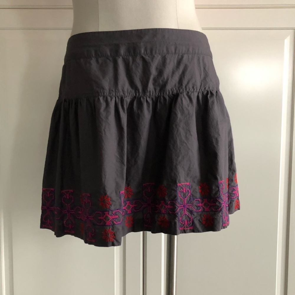 Grey embroidered skirt sz L